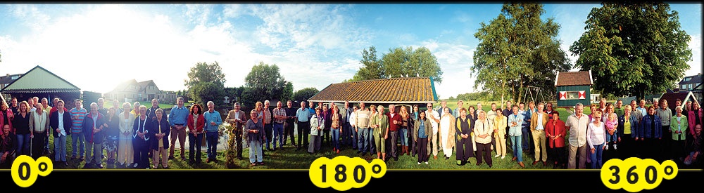        Klaas Lelie samen met familie, vrienden, kennissen.
Het afscheid van zijn werk bij IBM.